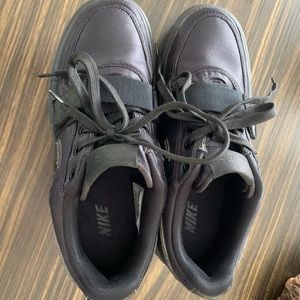 Nike Black Shoe 6 1/2